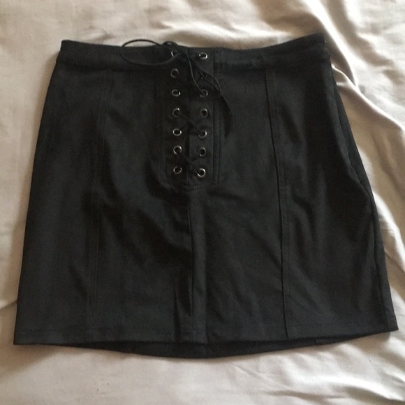 Black Forever 21 Skirt - Picture 1 of 3